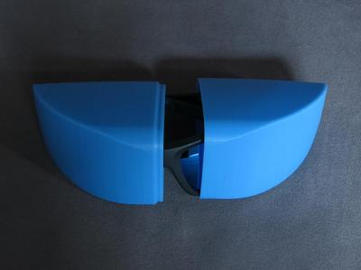 Customizable sunglasses case