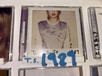 Taylor Swift, 1989 CD holder wall mounted