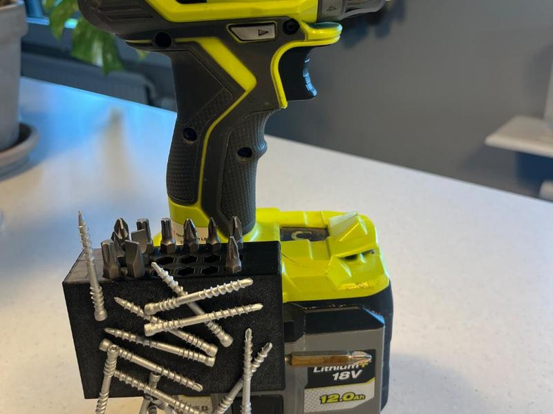 54-Bit Magnetic Holder with Large Screw Pad  drill