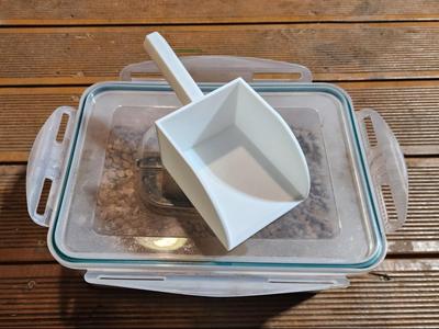 fodder scoop