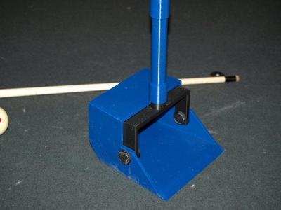 Articulated Standing Dust Pan