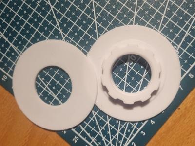 E27 to E14 collar with spacer and threads