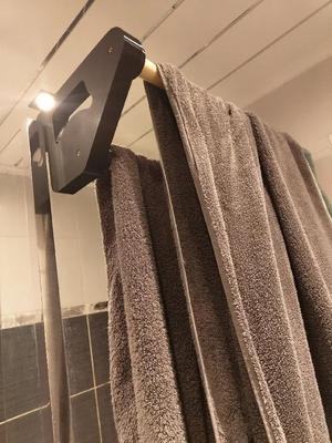 Simple bathroom towel rail   