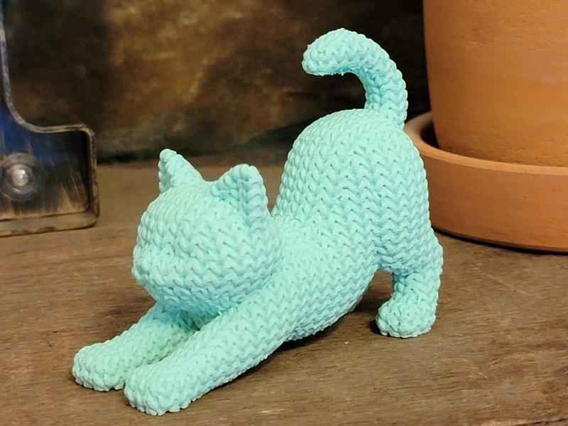 Knitted Stretching Cat