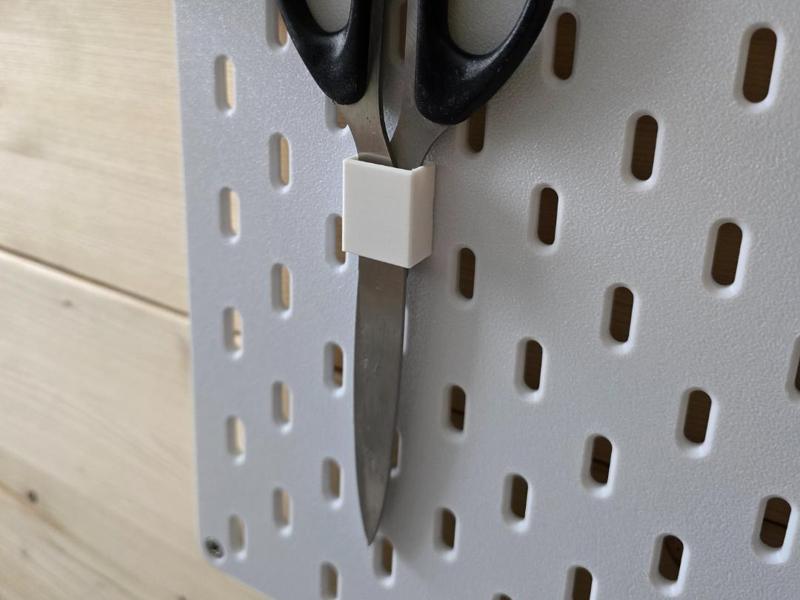 Skadis scissor holder