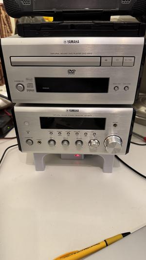 Yamaha E810 desk stand