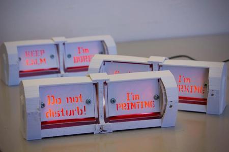 Changeable desk sign