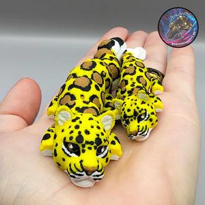 Baby Flexi Leopard Keychain