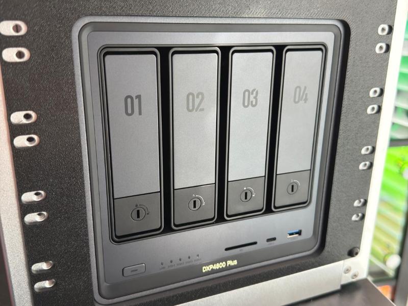UGreen DXP4800 Plus 10" Rack Mount