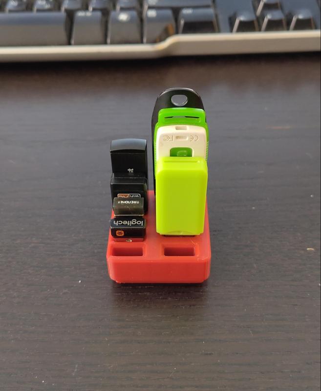 Gridfinity 1x1 USB Device Holder for 5 Small and 4 Medium devices