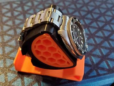 Gridfinity Watch Stand v3.0 for Even Larger Watches (Fourth Remix)