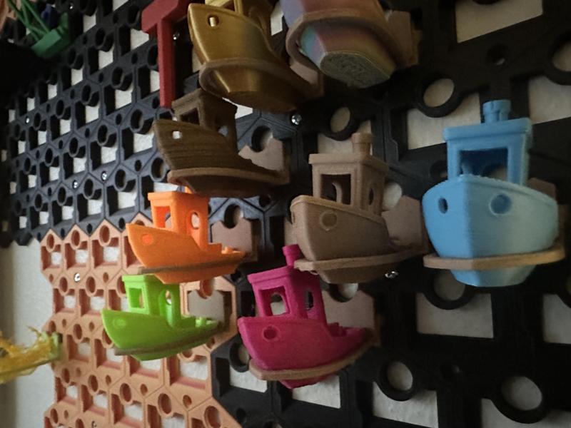 GOEWS Benchy Display