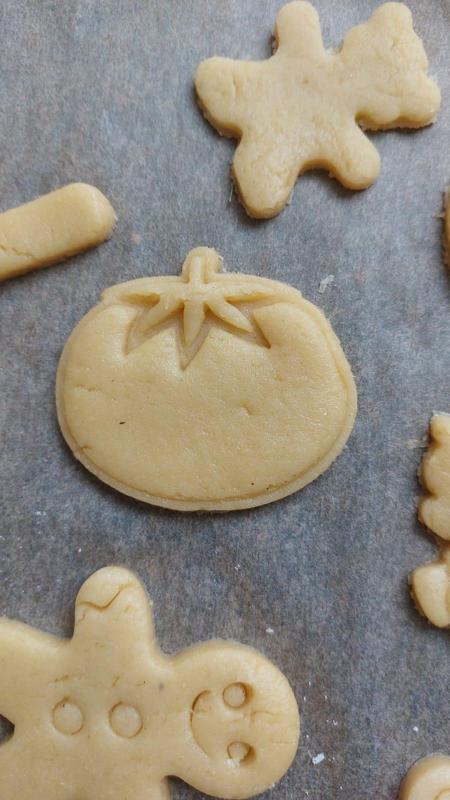 tomato cookie cutter