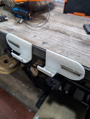 Magnetic Curtain Hanger