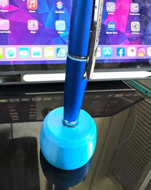Pen Holder Cross Edge