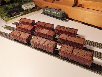 Wood load in 1:87 H0 scale for open goods wagons UIC type E.