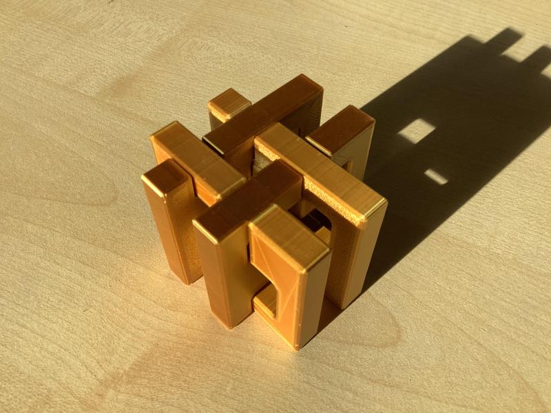 Interlocking Puzzle # Eccentricity by Stéphane Chomine