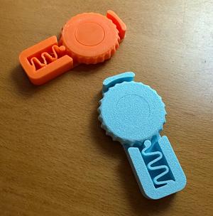 Clicking fidget toy.