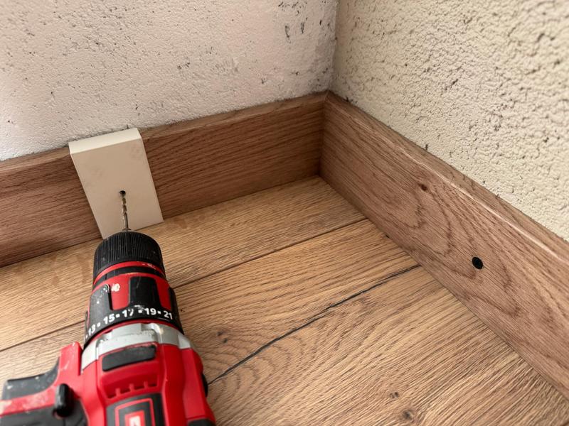 Flooring skirt drill guide 80 x 15  can be resized