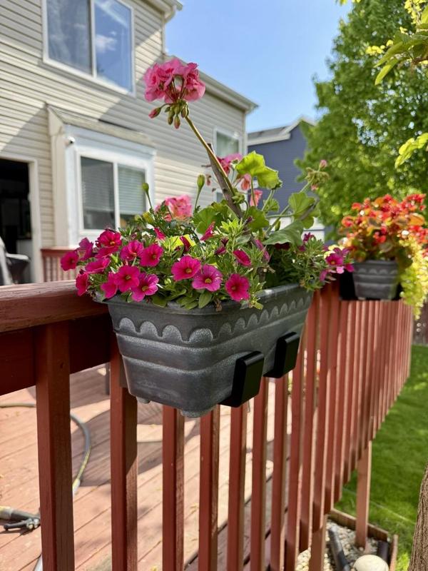Deck planter bracket