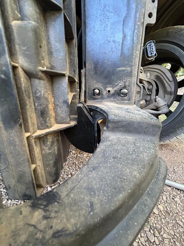 Radiator Suport E90