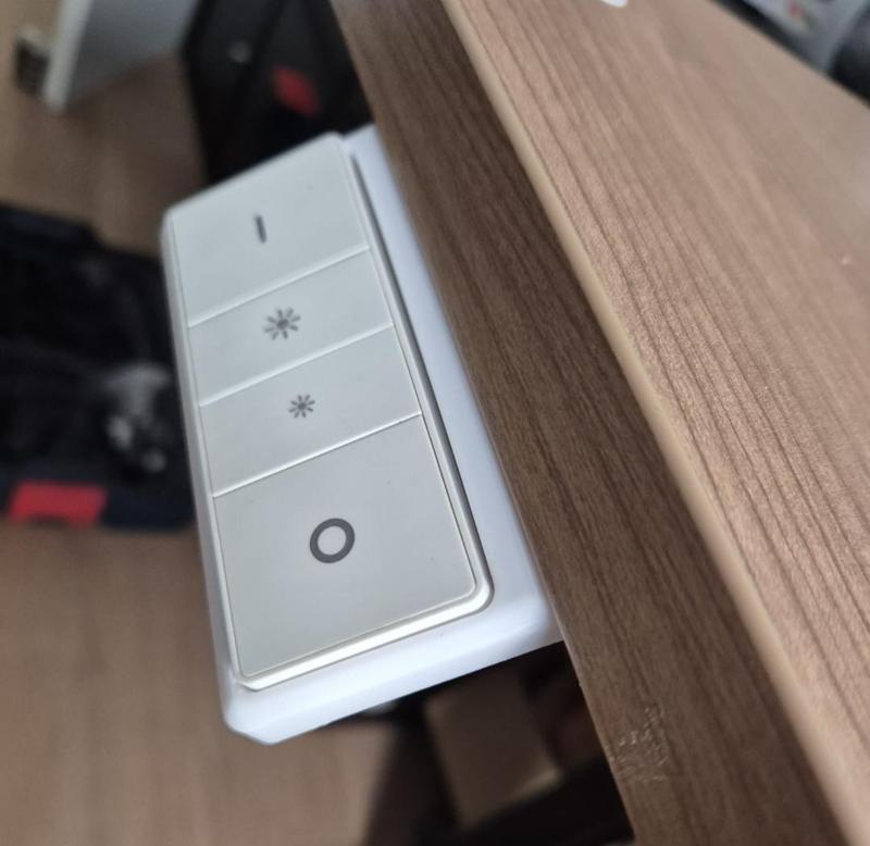 Hue Dimmer Switch (legacy model) Desk Mount