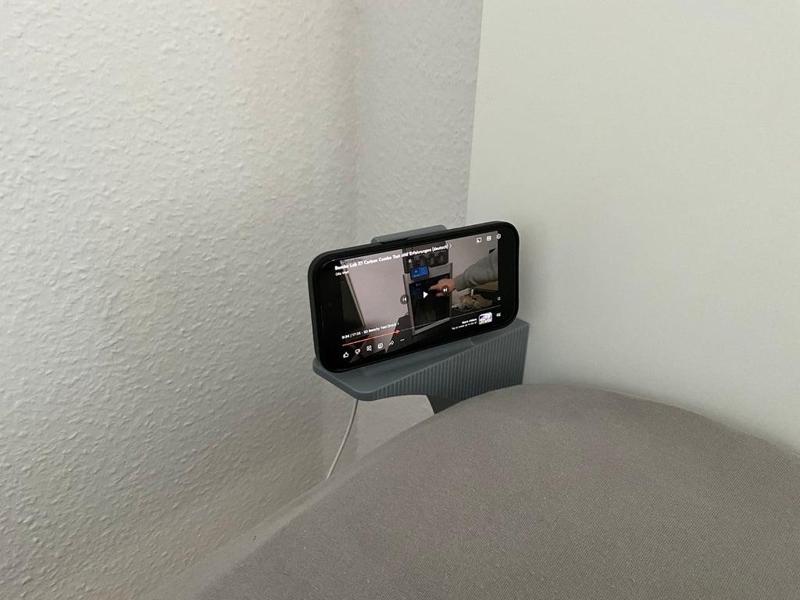 Ikea Malm Stand iPhone Magsafe iOS17