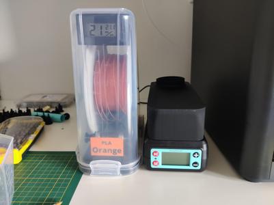 Filament Drybox for PolyDryer + Magnetic label