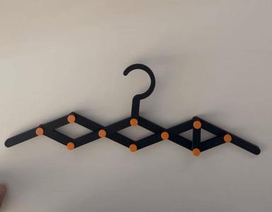 Foldable clothes hanger
