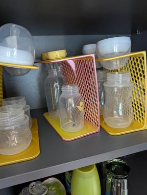Drying and storage rack for Medela and Philips Avant baby bottles and caps with teats