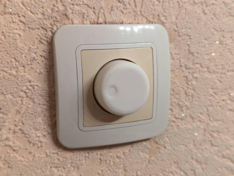 Light dimmer knob
