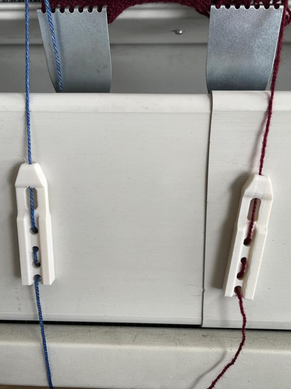 Intarsia sinkers for knitting machines (yarn bobbin/weights)