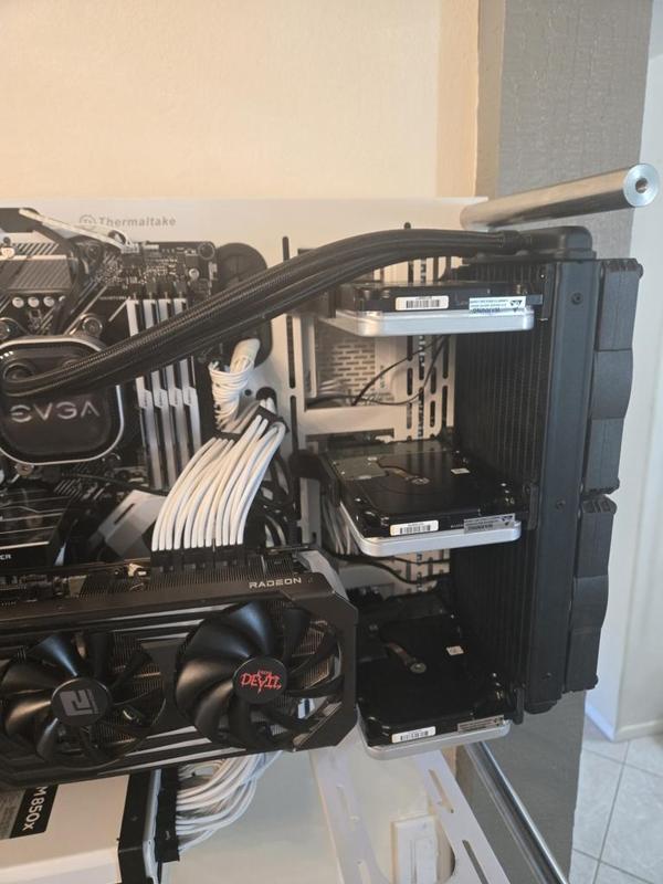 Thermaltake Core P3 Radiator 3.5" HDD mount