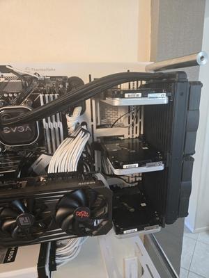 Thermaltake Core P3 Radiator 3.5" HDD mount