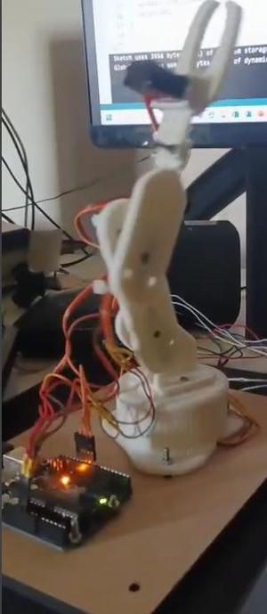 Another MG90S Robot Arm (Outro braço robótico com MG90S)