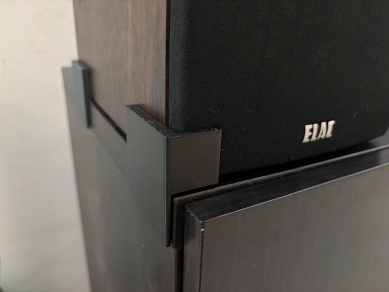 Cat-proof endstop for bookshelf speakers