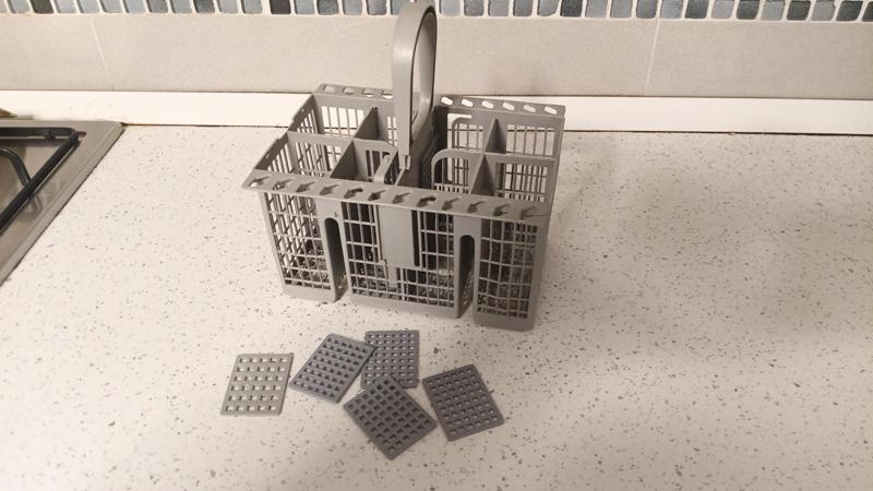 Grid for dishwasher cutlery basket