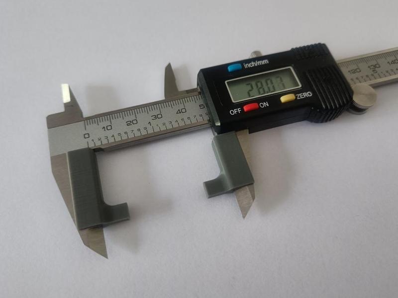 Digital caliper for measuring internal throats