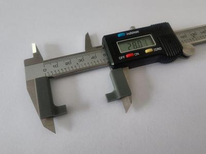 Digital caliper for measuring internal throats