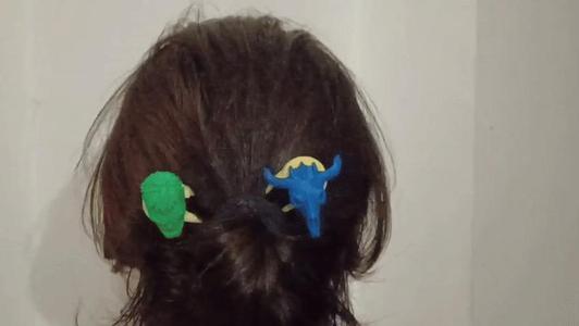 Magnetic hair pins with interchangeable decoration