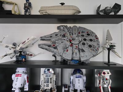Millenium Falcon (75192) Stand