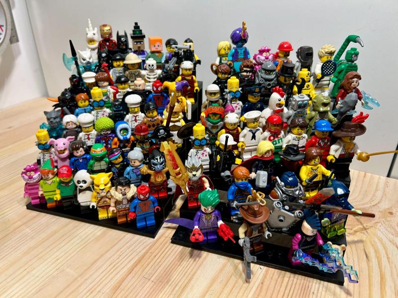 Minifigures compact display stand