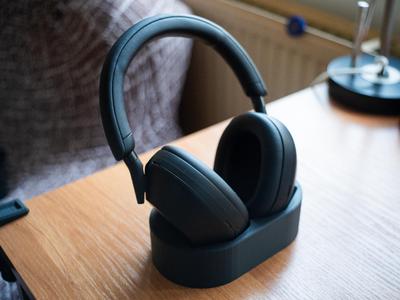 Headphone stand Sony WH-1000XM5 