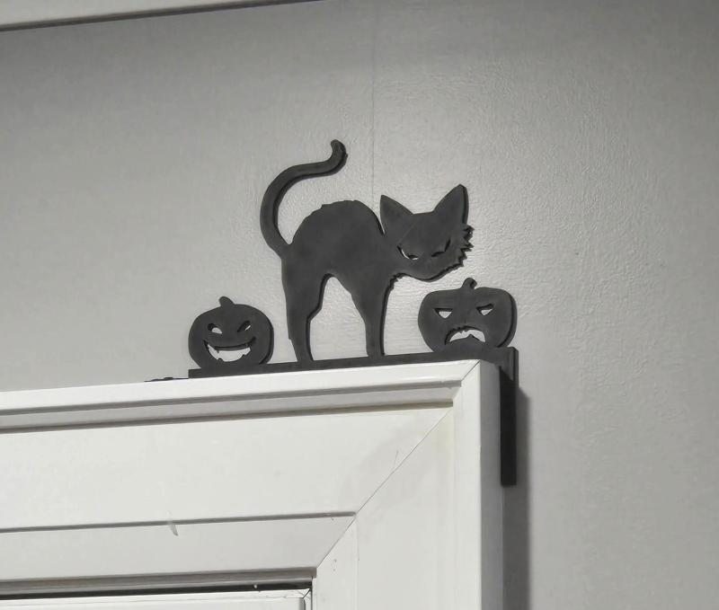 Halloween Cat with Jack-o-Lanterns