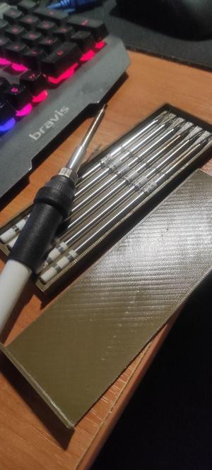 Convenient storage of T12 soldering iron stingers: the solution for radio amateurs