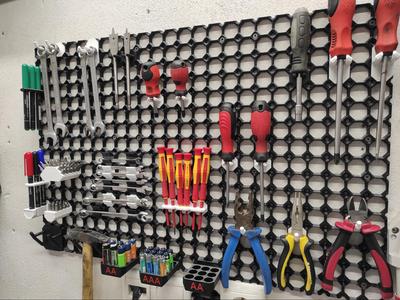 Modular workshop tool wall - OCTAGON