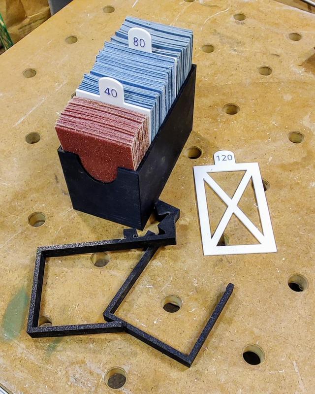 Sandpaper storage with dividers for rectangular sanders