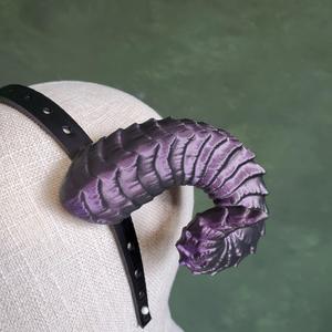 Laura | Small Curled Horns