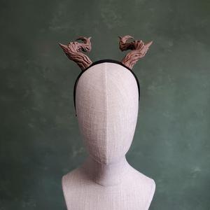 Hazel | Twisted Thorn Horns