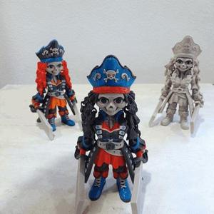 LEONARDZ3D - FLEXI PRINT-IN-PLACE LADY SKELETON PIRATE